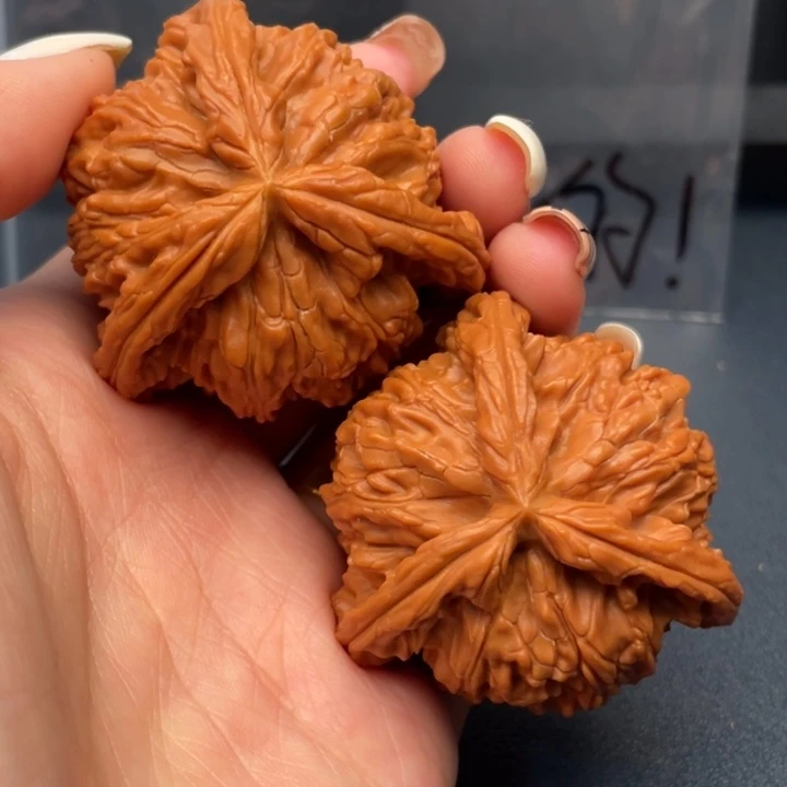 幸***.文玩核桃吊坠白狮子