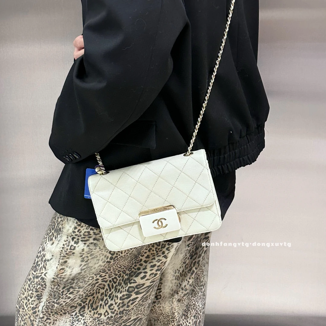 95新 Chanel/香奈儿 chanel珐琅白色风琴斜挎包