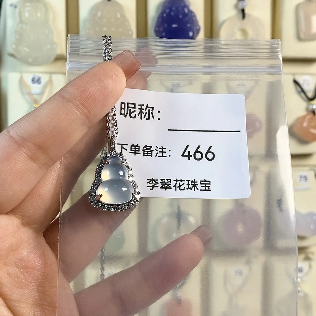 玛瑙/玉髓颈饰钛钢略**。