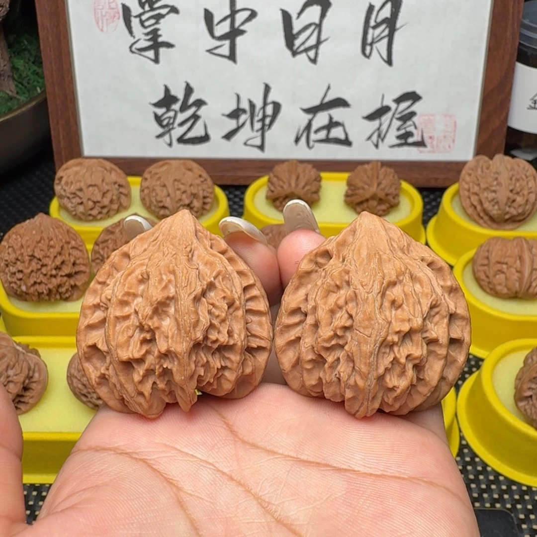 文玩核桃吊坠40血灯笼