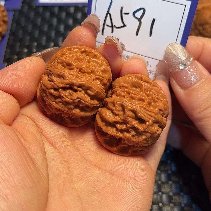 桃核把件39狮子A591