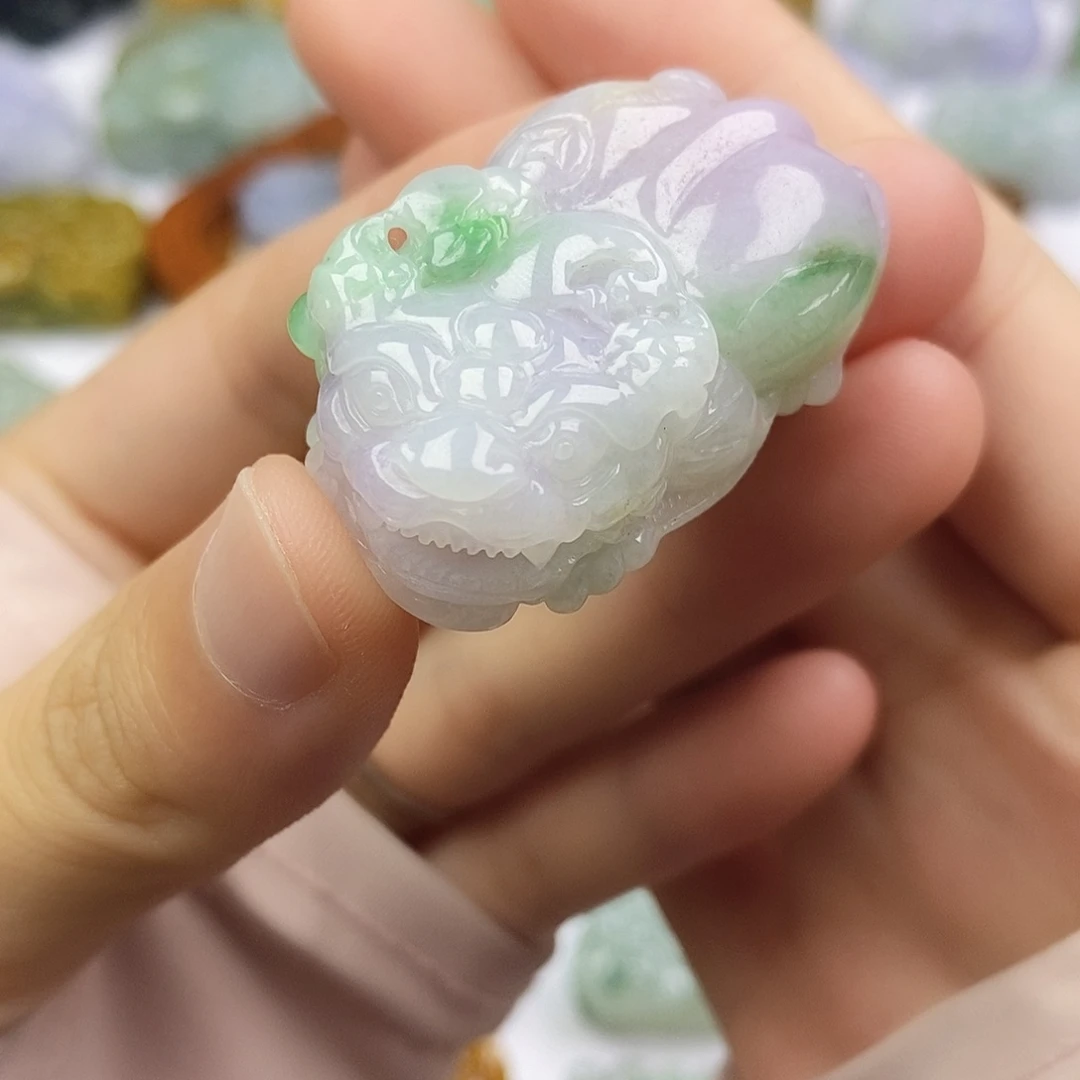 翡翠未镶嵌颈饰貔貅