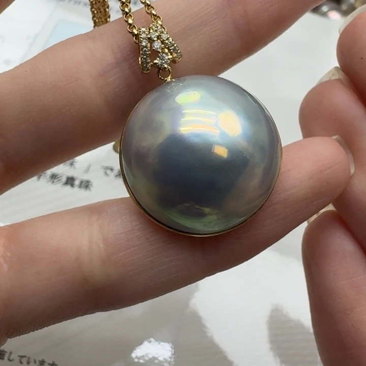 颈饰18K金镶嵌拼合珍珠（马贝珠）