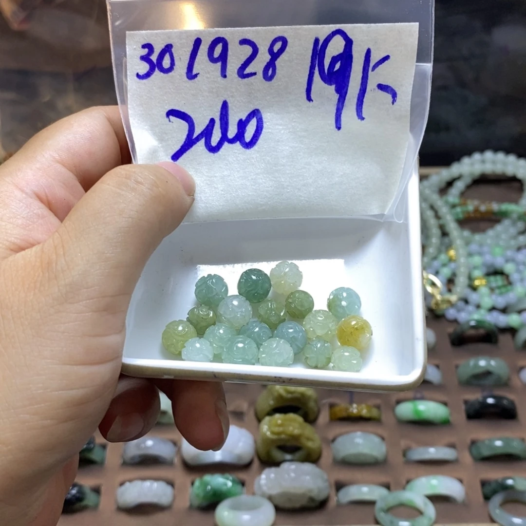 未镶嵌定制翡翠金**玉