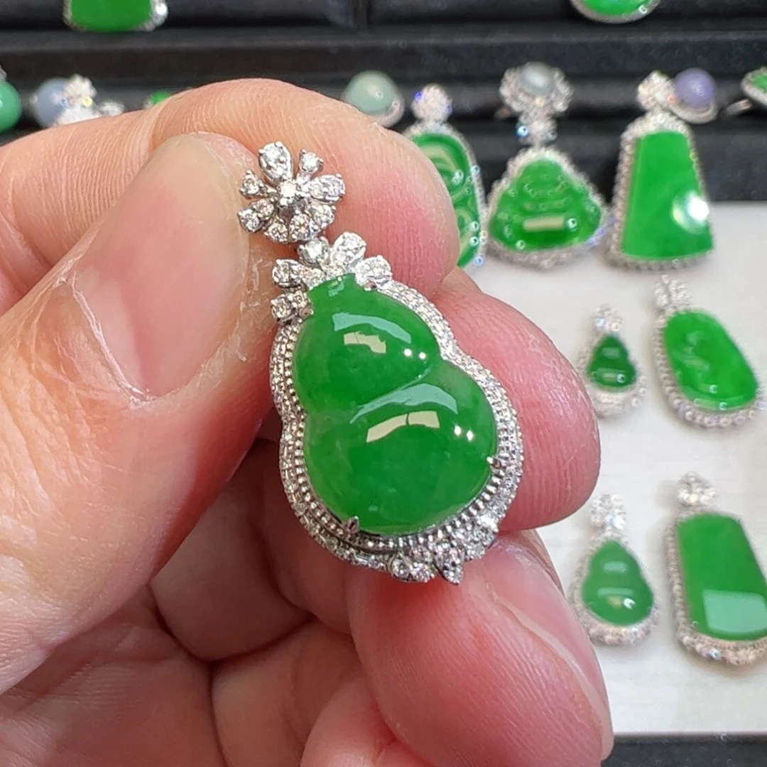 翡翠吊坠(不含链)18K金镶嵌