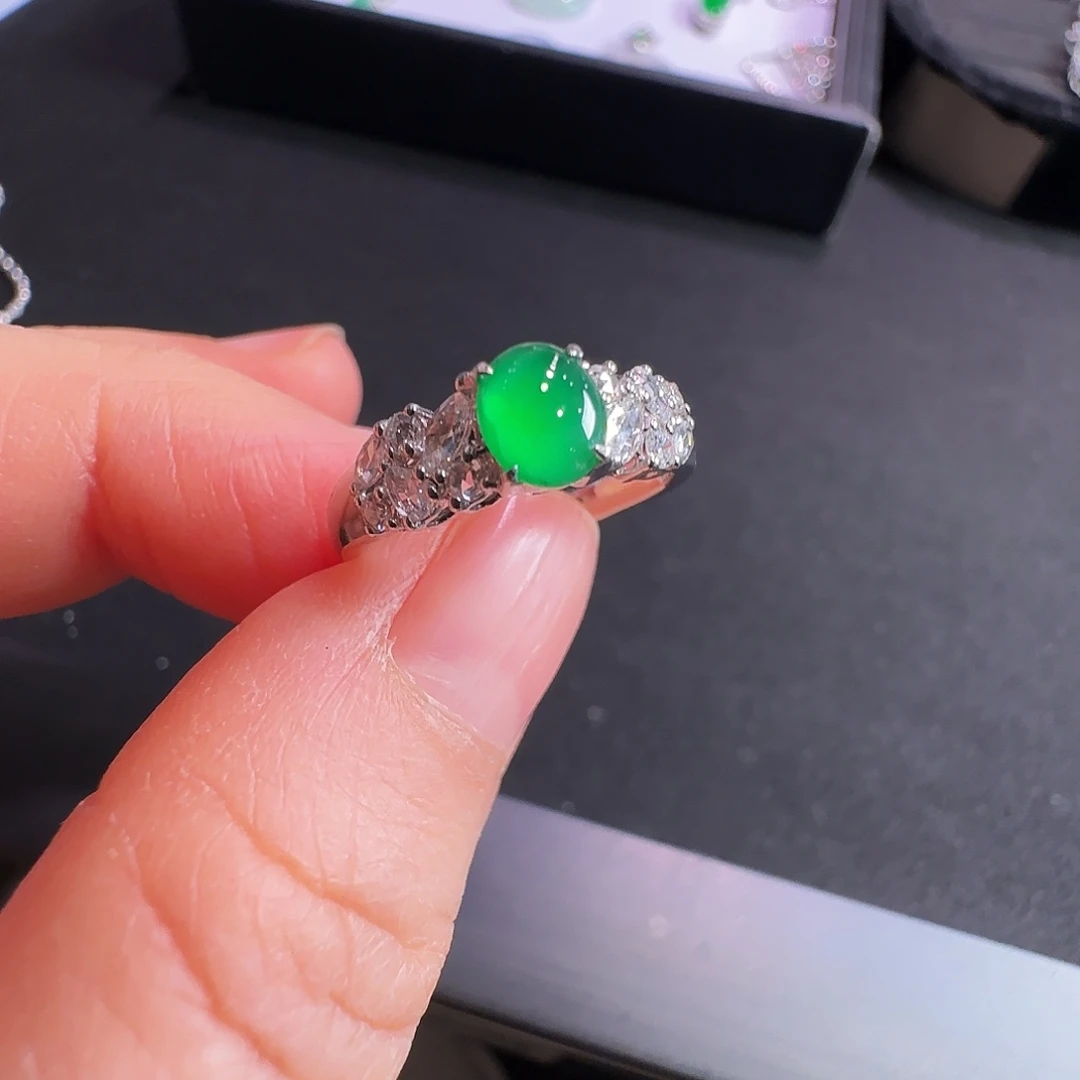 翡翠18K金镶嵌戒指