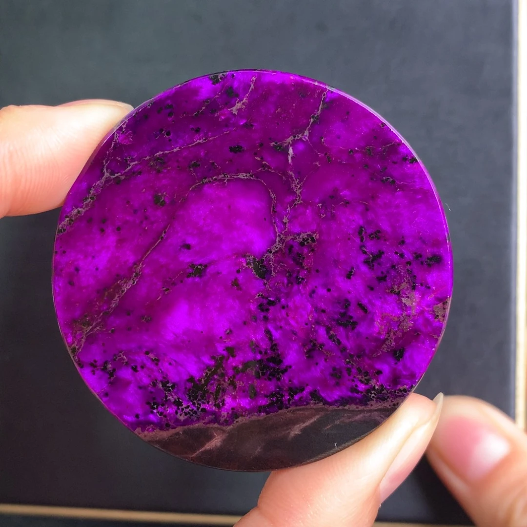 苏纪石（舒俱来）未镶嵌红丝绒圆牌