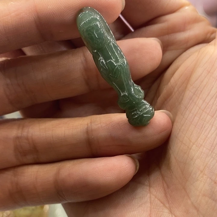 翡翠未镶嵌吊坠(不含链)c****r1796