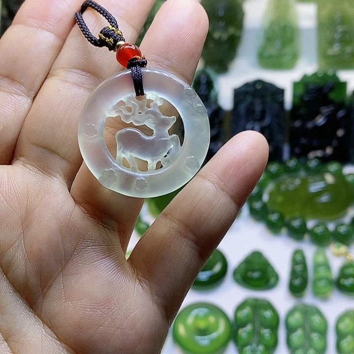 蛇纹石玉颈饰未镶嵌