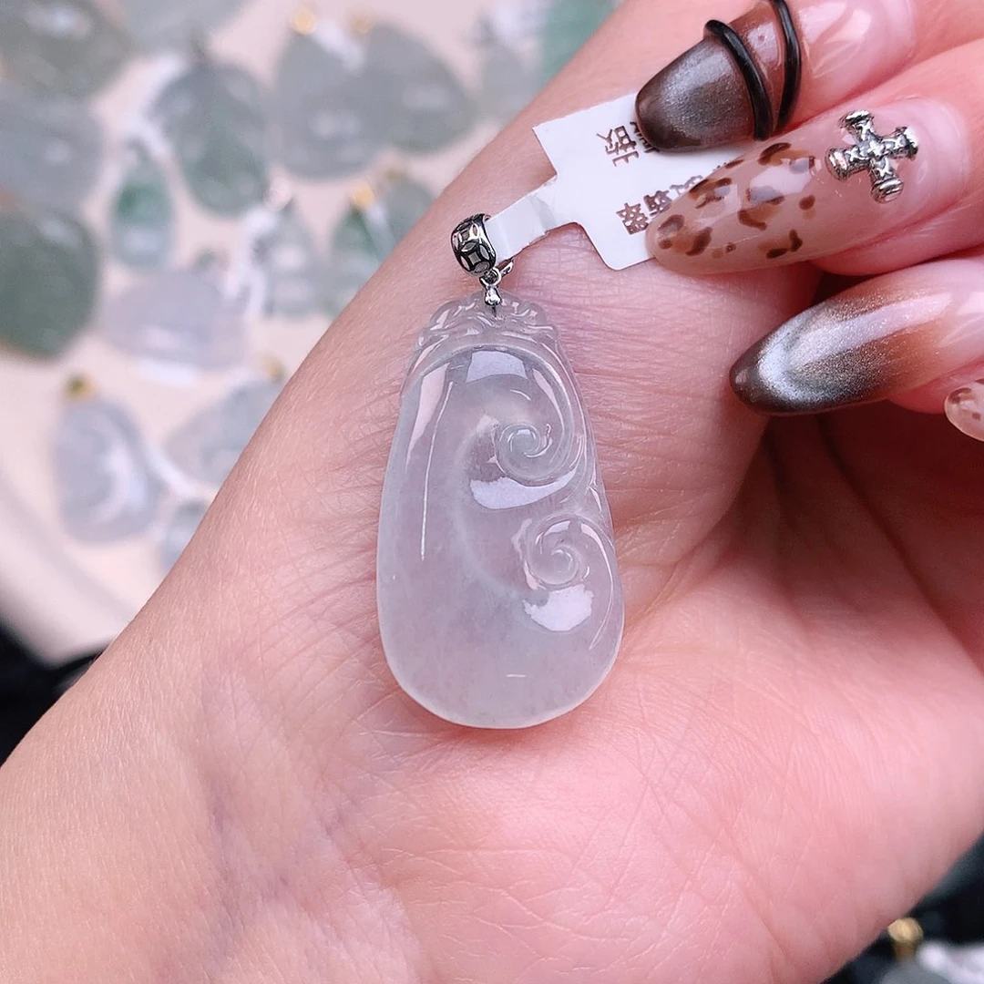 翡翠颈饰18K金镶嵌。冰如意34.6、29.5、16.7、4