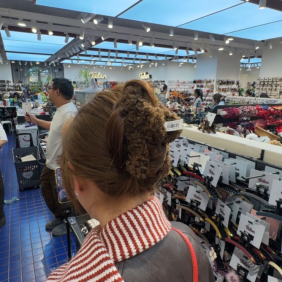 布艺铁合金深棕色抓夹