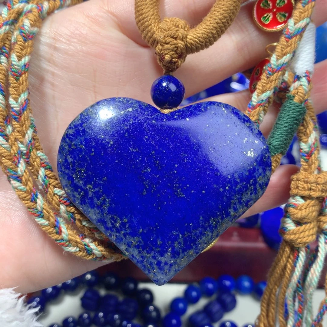 青金石未镶嵌挂件