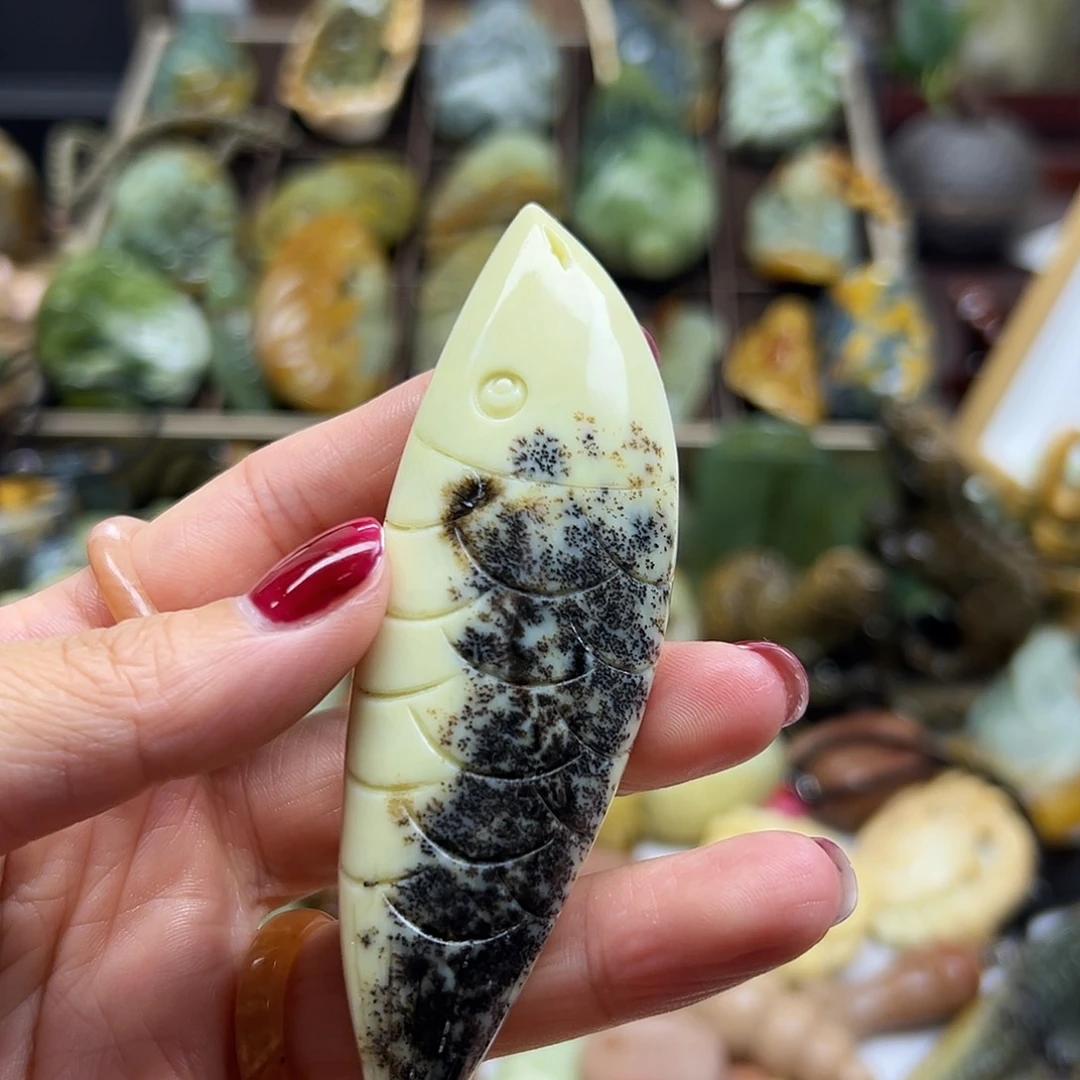 梅***莎岫玉未镶嵌颈饰水草鱼