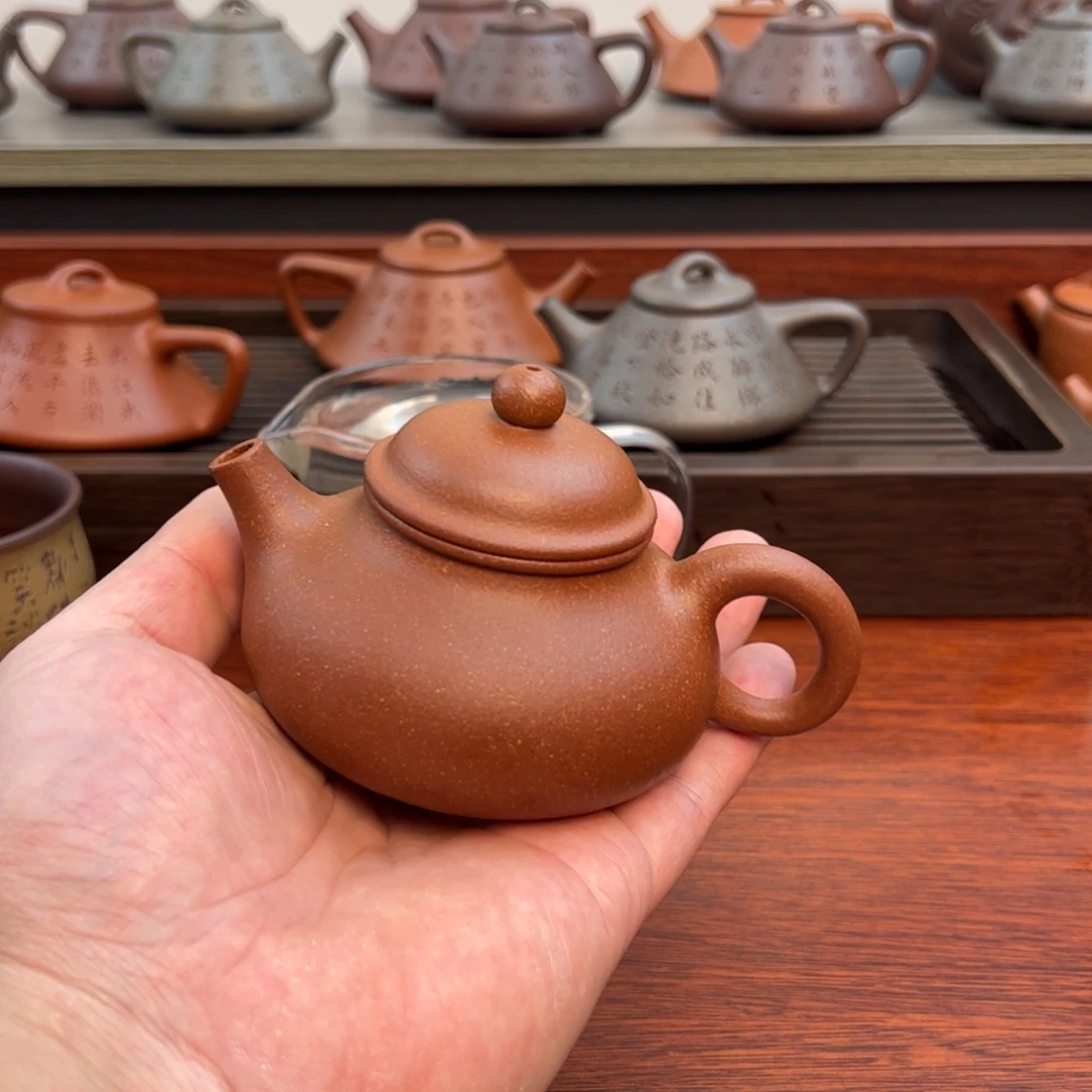 圆****茶壶紫砂容天，150cc 精挑红降坡