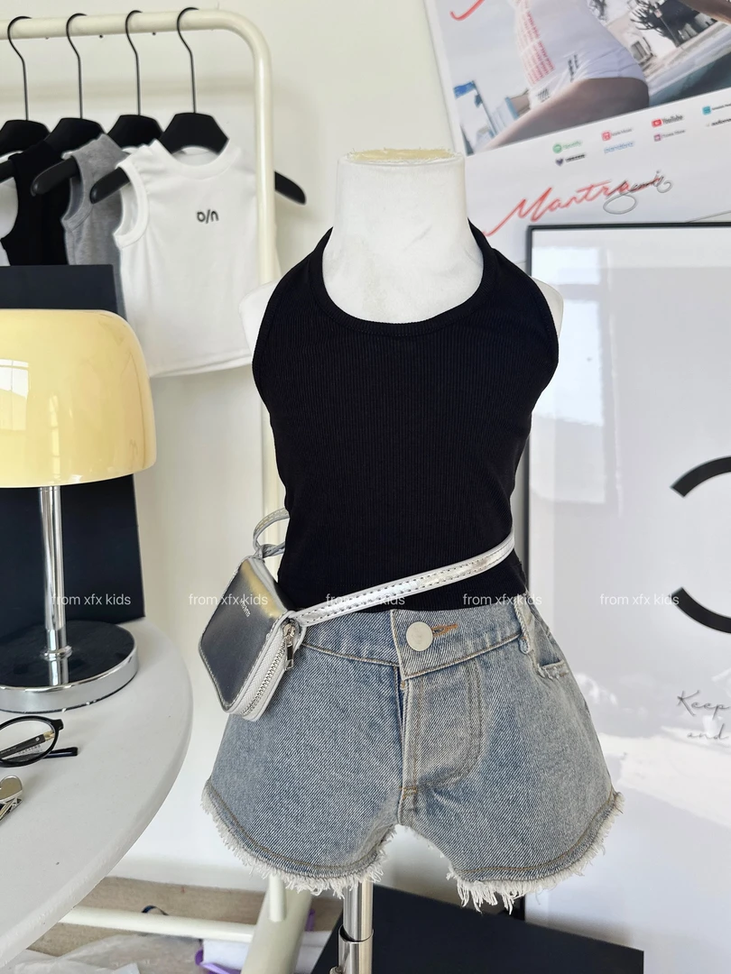 小粉象·2025夏季新款韩版女童辣妹挂脖吊带百搭休闲牛仔短裤套装