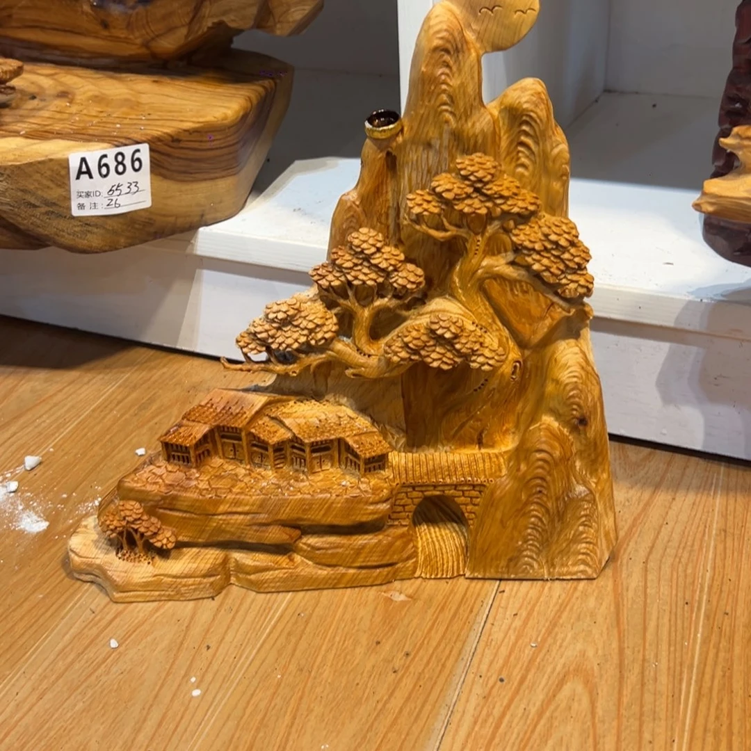 金丝楠为****发崖柏木雕刻