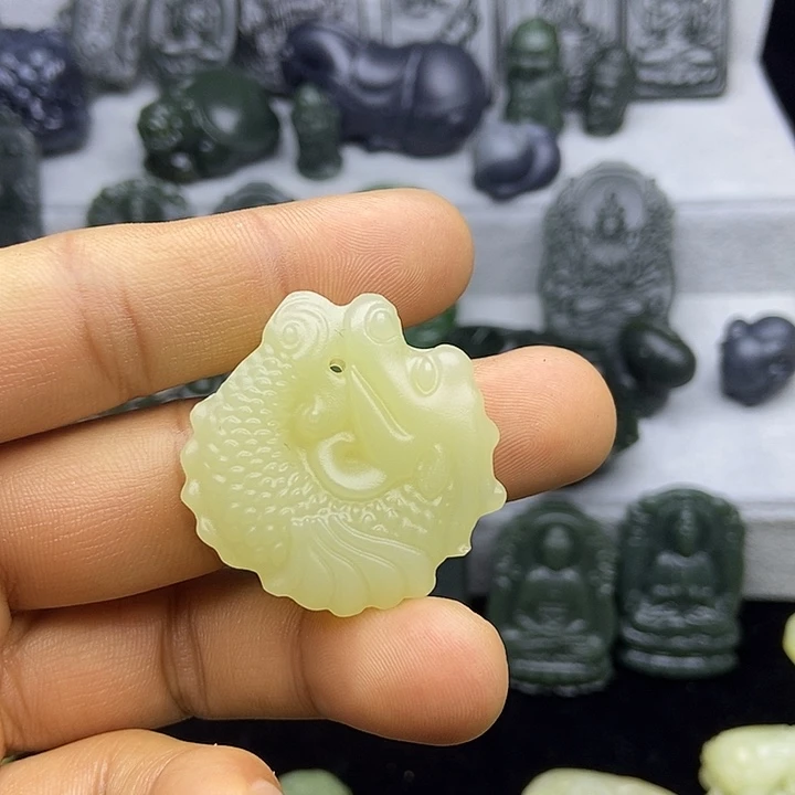 和田玉未镶嵌颈饰