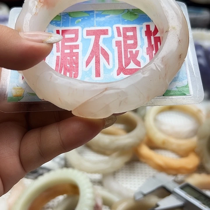 石英岩玉手镯未镶嵌