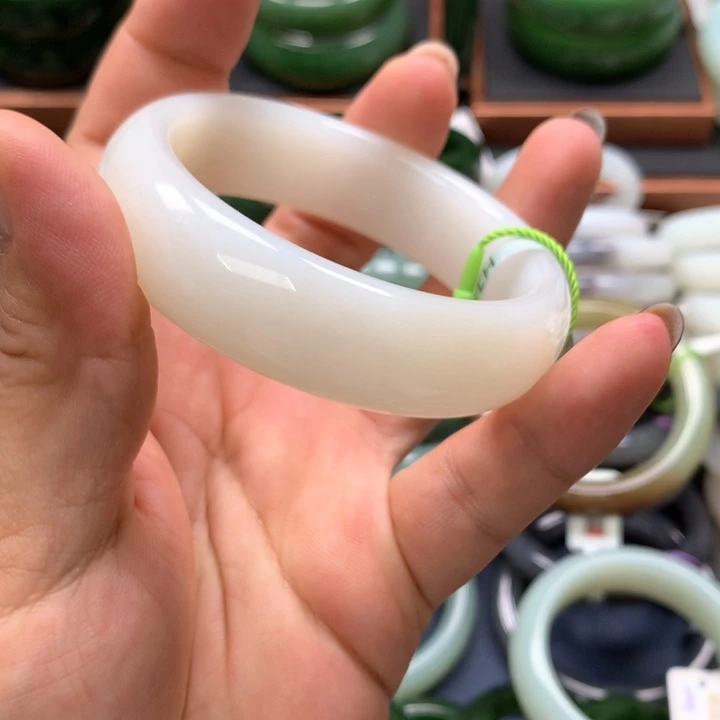 【闪购商品】未镶嵌手镯和田玉