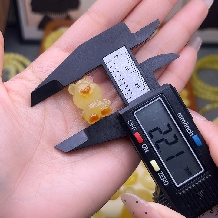 琥珀未镶嵌裸石小熊