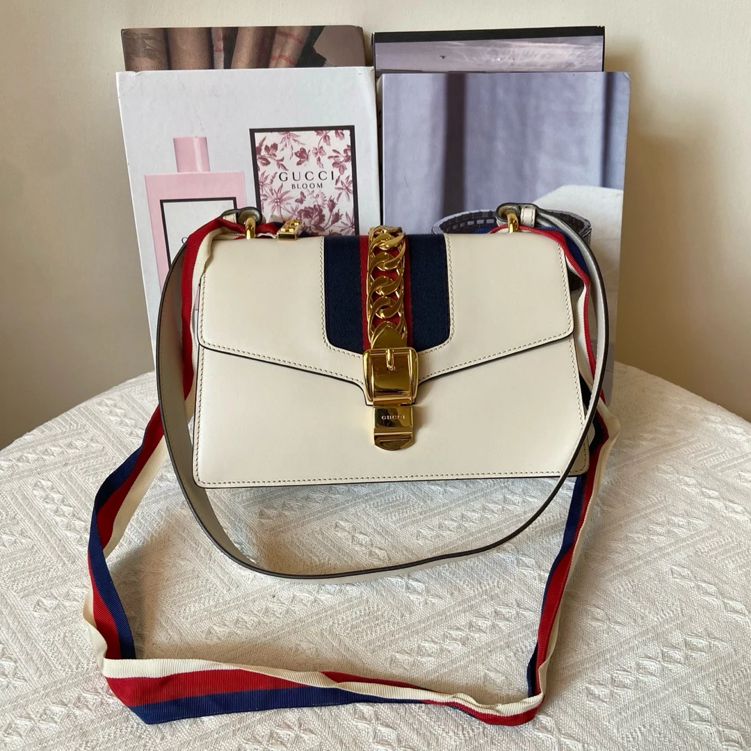 99新 GUCCI/古驰 白色塞尔维亚中号单肩包