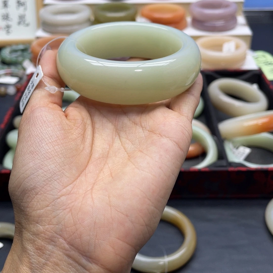 未镶嵌手镯石英岩玉猪****瘦