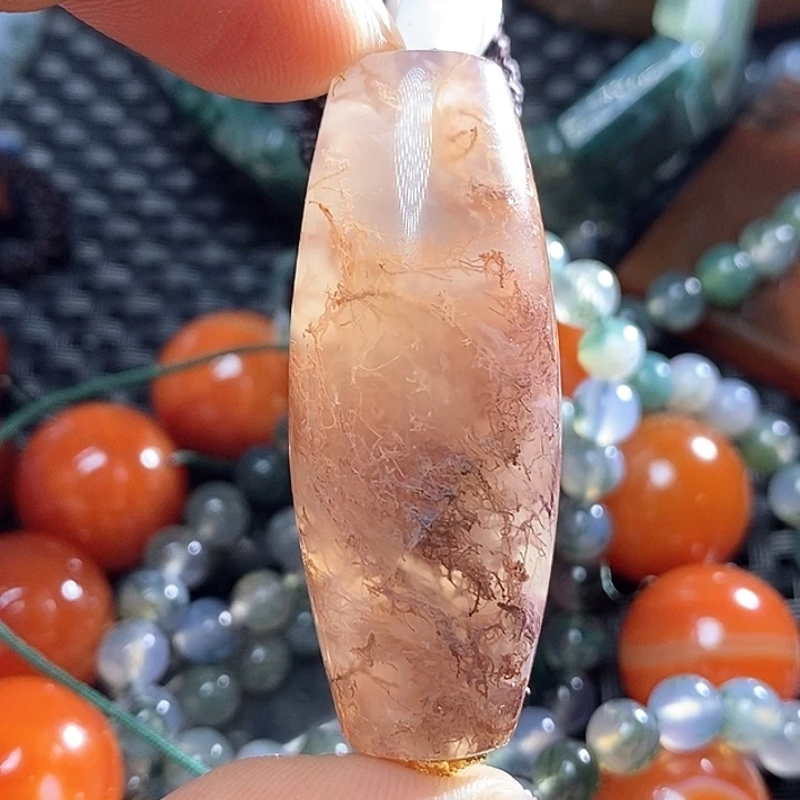 东***生未镶嵌颈饰玛瑙/玉髓