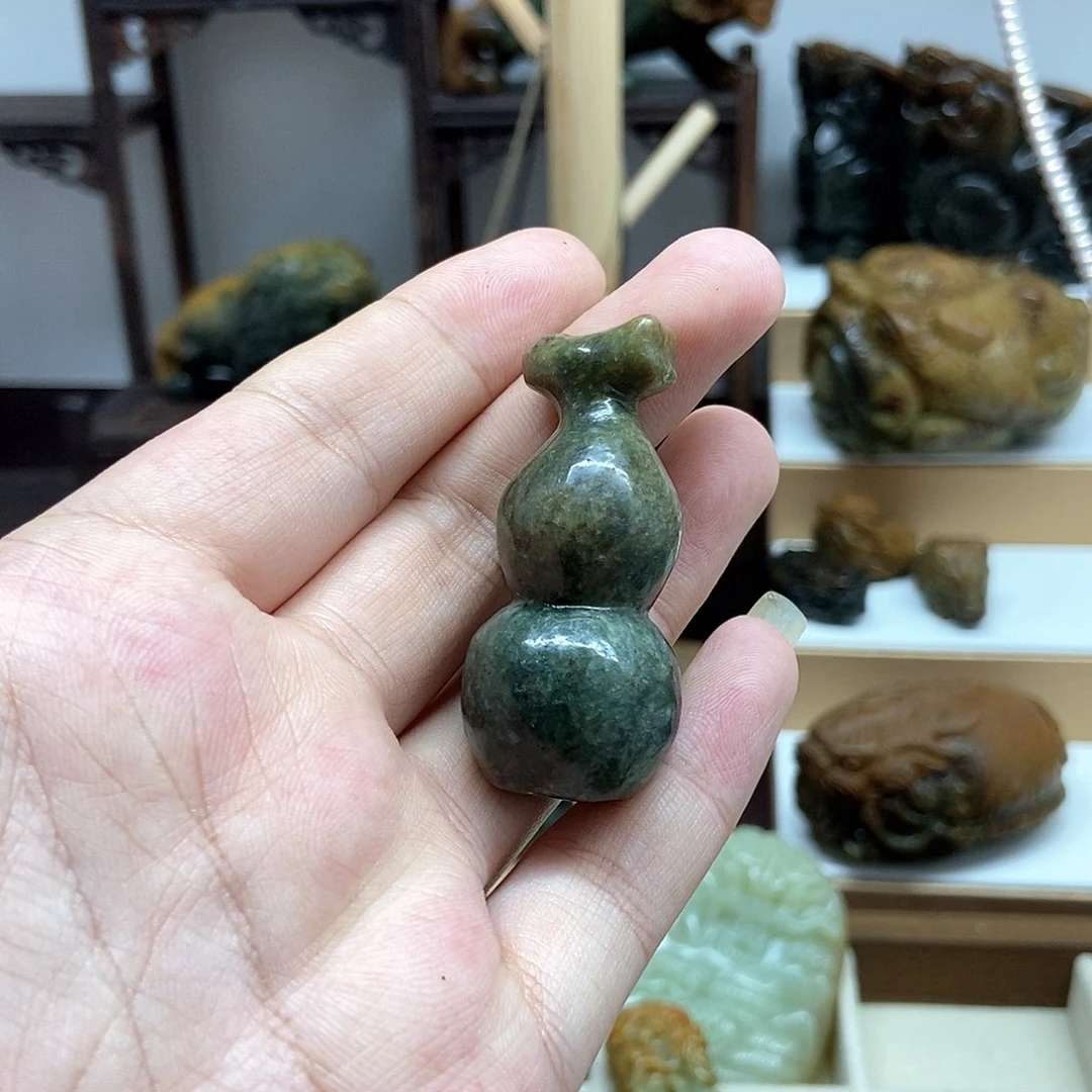 岫岩河磨玉（透闪石质玉）把件未镶嵌小**光
