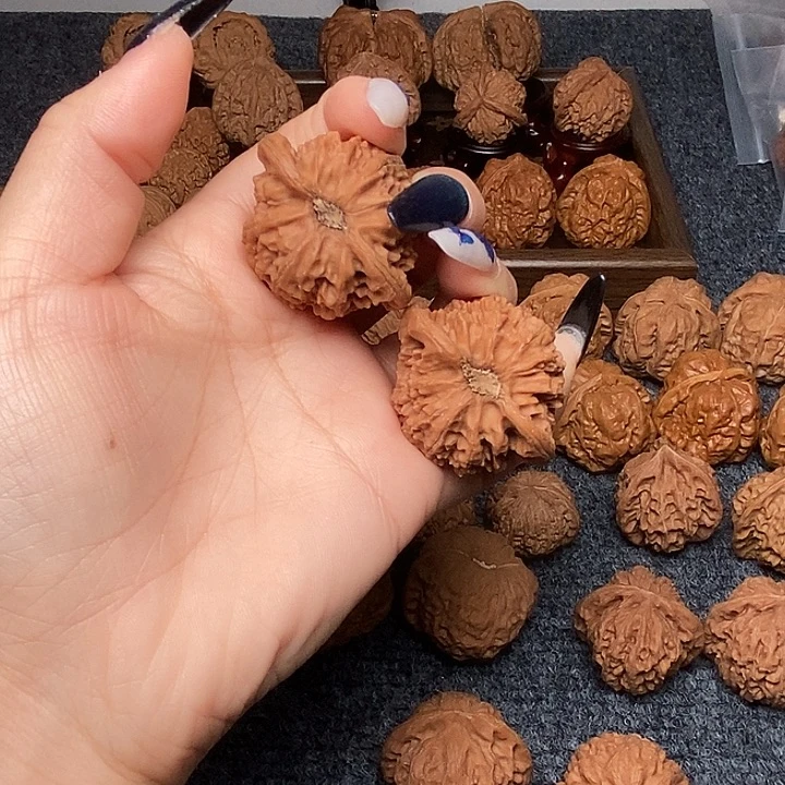 加***意文玩核桃吊坠打底镶嵌售出不退不换