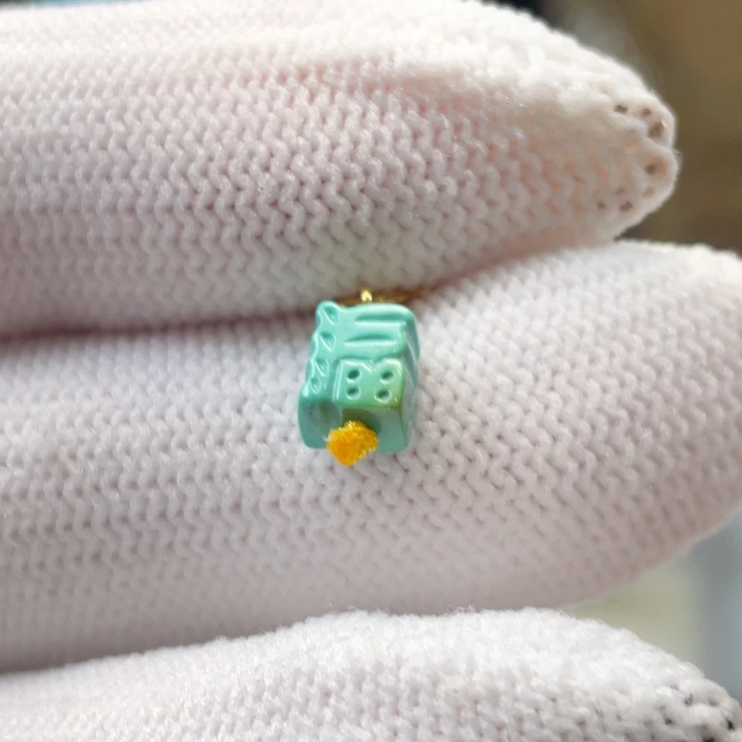 绿松石未镶嵌挂件