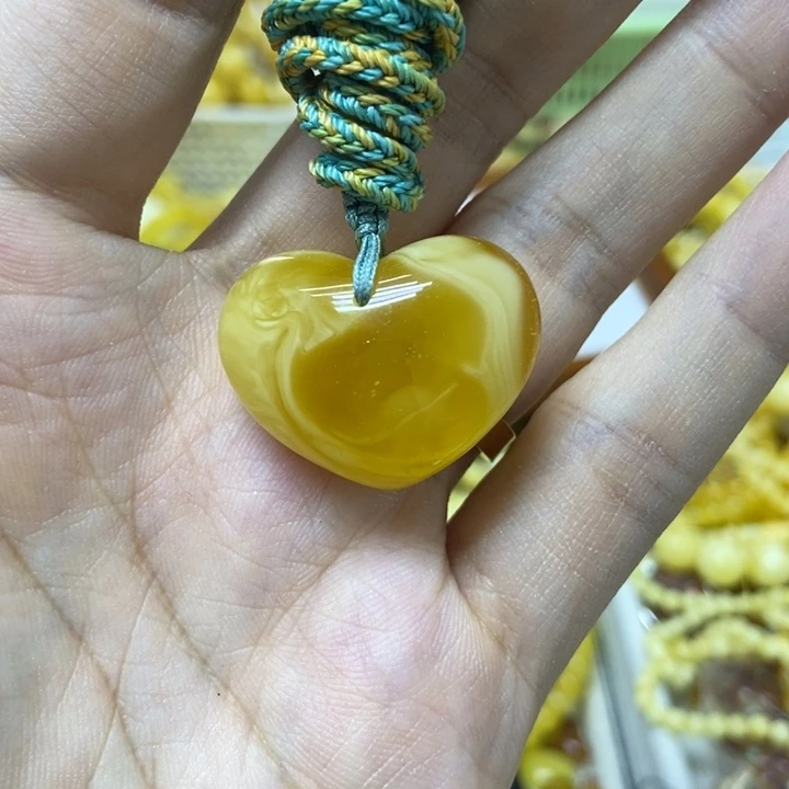 蜜蜡未镶嵌裸石吊坠