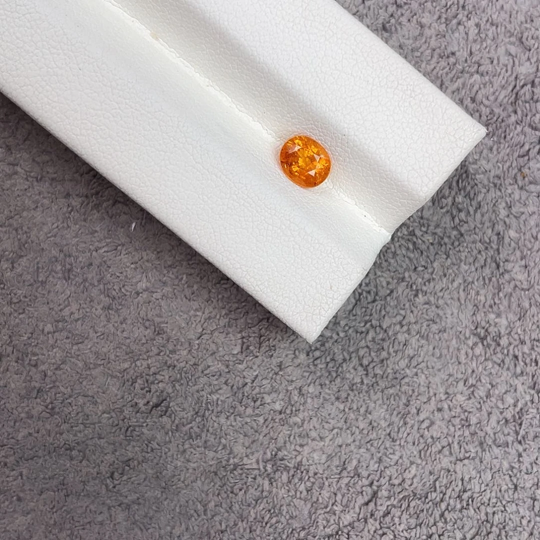 石榴石（芬达石）裸石未镶嵌1.06Ct