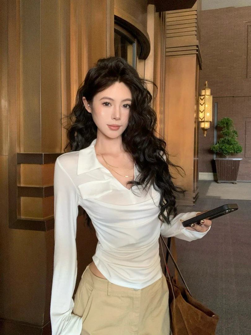 冬季新款V领拼接假两件叠穿正肩修身显瘦长袖T恤设计感打底衫女