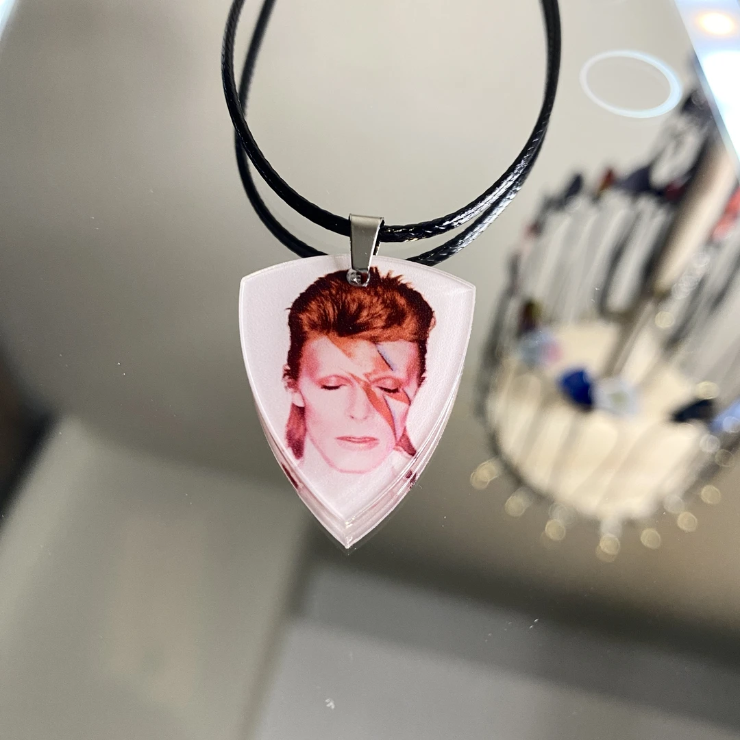 david bowie大卫鲍伊专辑周边项链吉他拨片配饰徽章胸针配饰礼物