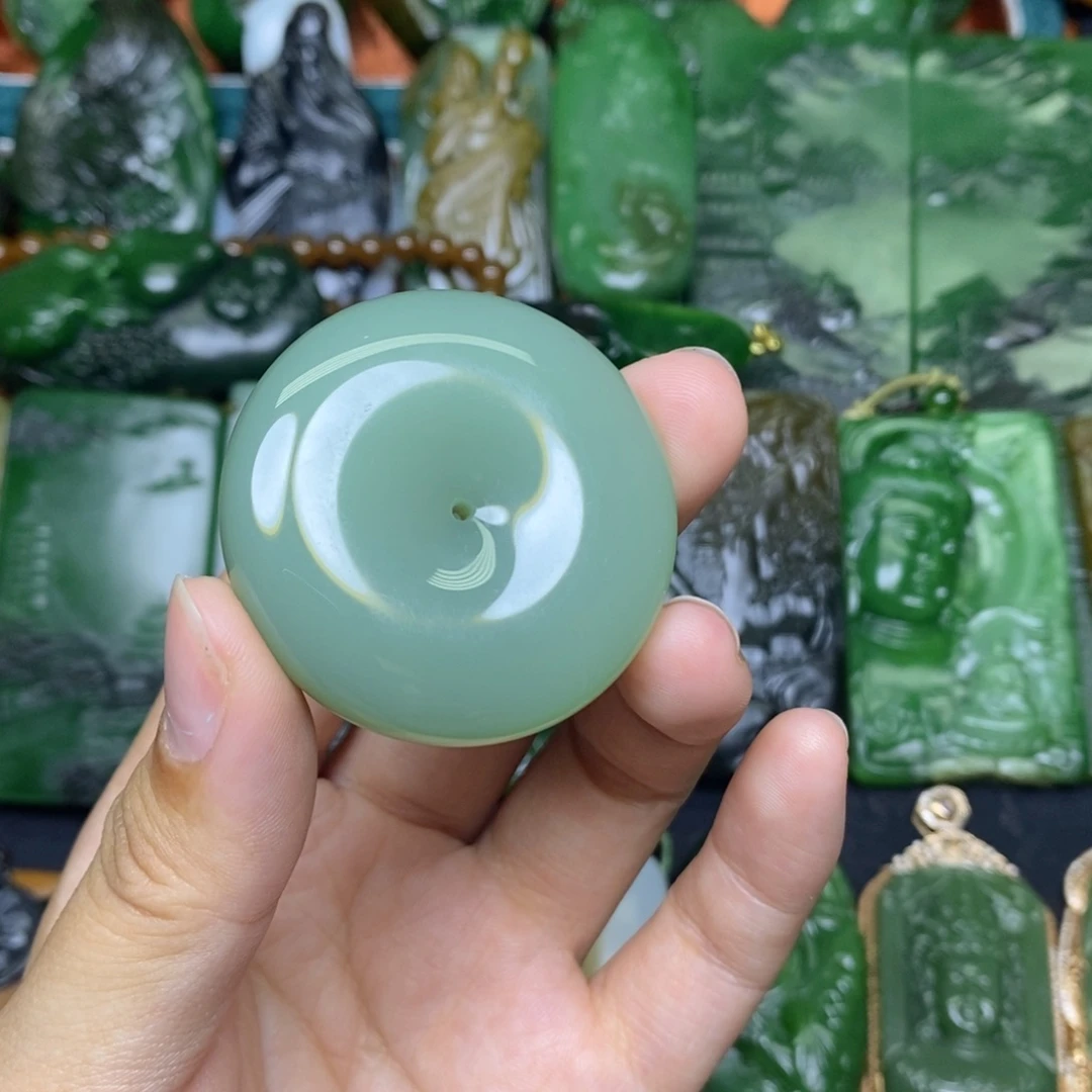 和田玉未镶嵌颈饰冰底粉青 起荧光