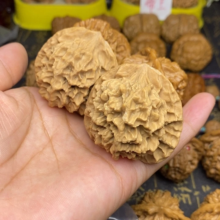 文玩核桃把件M*雷连队楼帝王