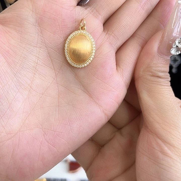 吊坠(不含链)18K金镶嵌合成碳硅石（莫桑石）拉丝鸽子蛋吊坠