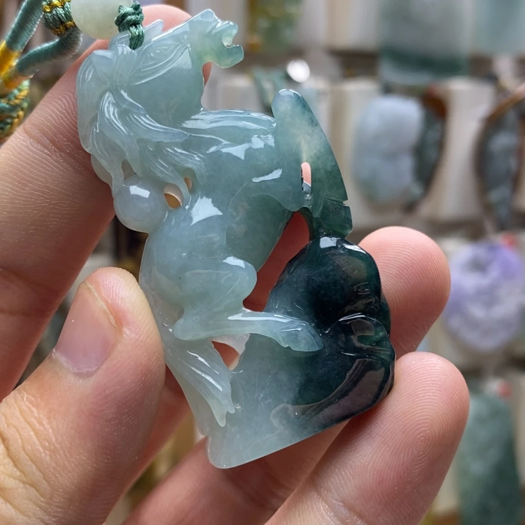 翡翠未镶嵌颈饰马