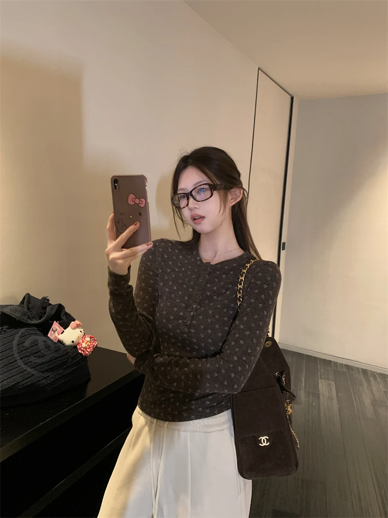 【芯芯子专属】乌木甜茶 亨利领纽扣碎花长袖T恤上衣