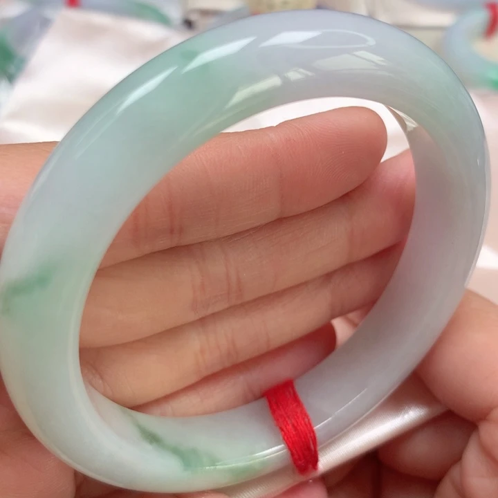 翡翠手镯未镶嵌绿飘花36号