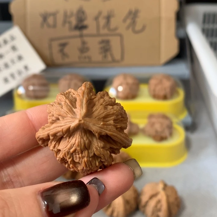 放***牛吊坠文玩核桃异形单只，有瑕疵
