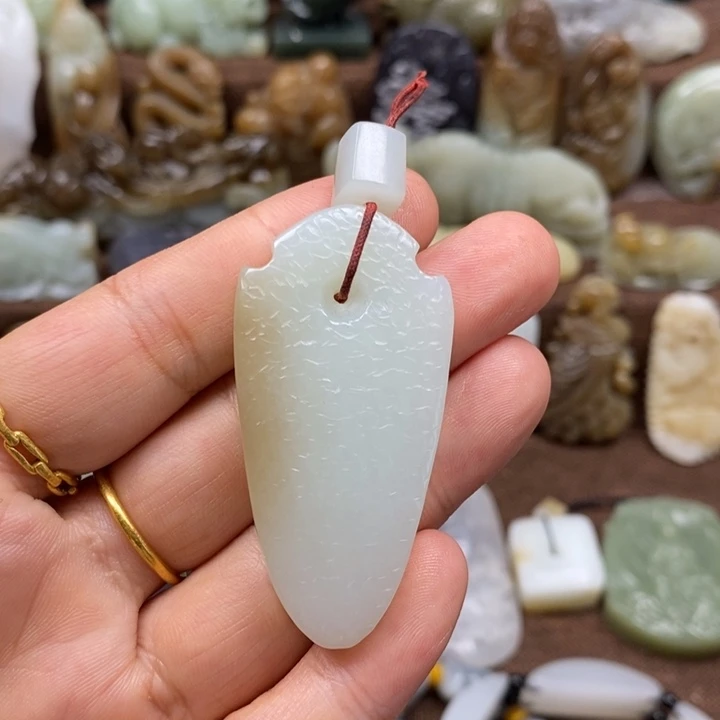 水***一和田玉未镶嵌颈饰