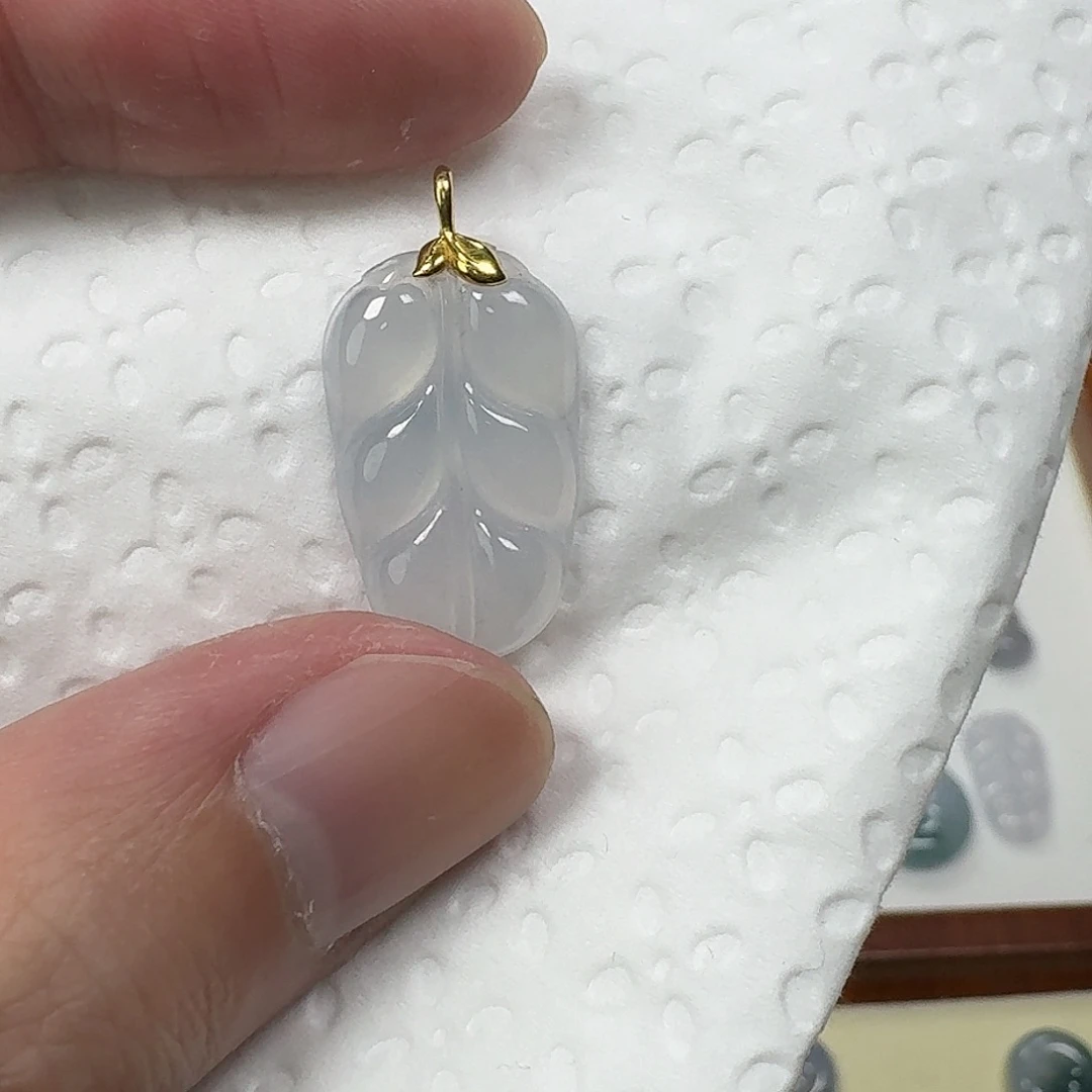 颈饰18K金镶嵌翡翠叶子