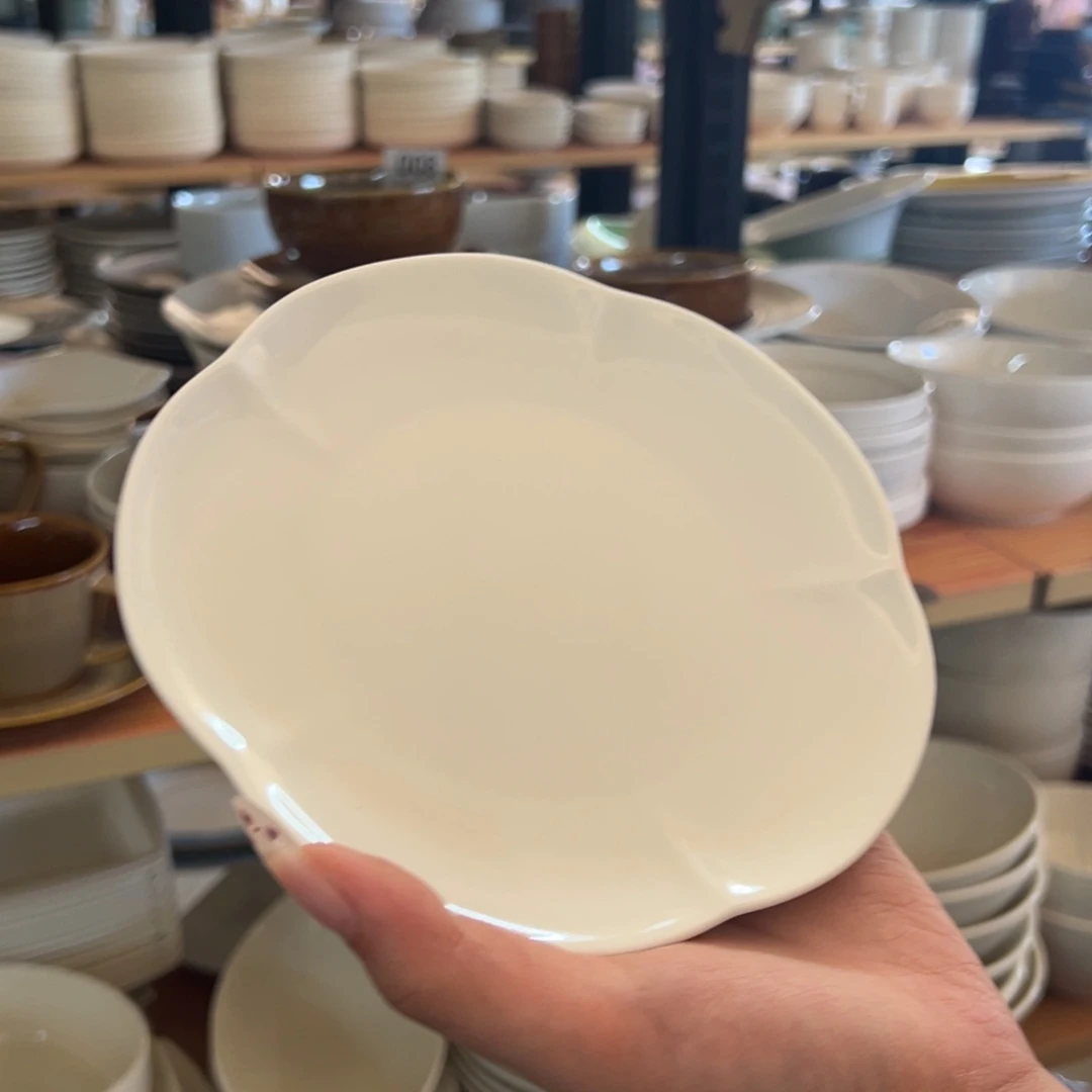 新骨瓷013微瑕冷白6.5寸 花瓣小骨碟