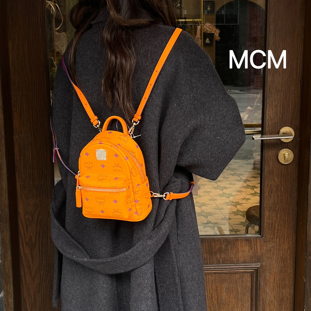 95新 MCM A2203休闲荧光橙小书包时尚95新/代卖服务