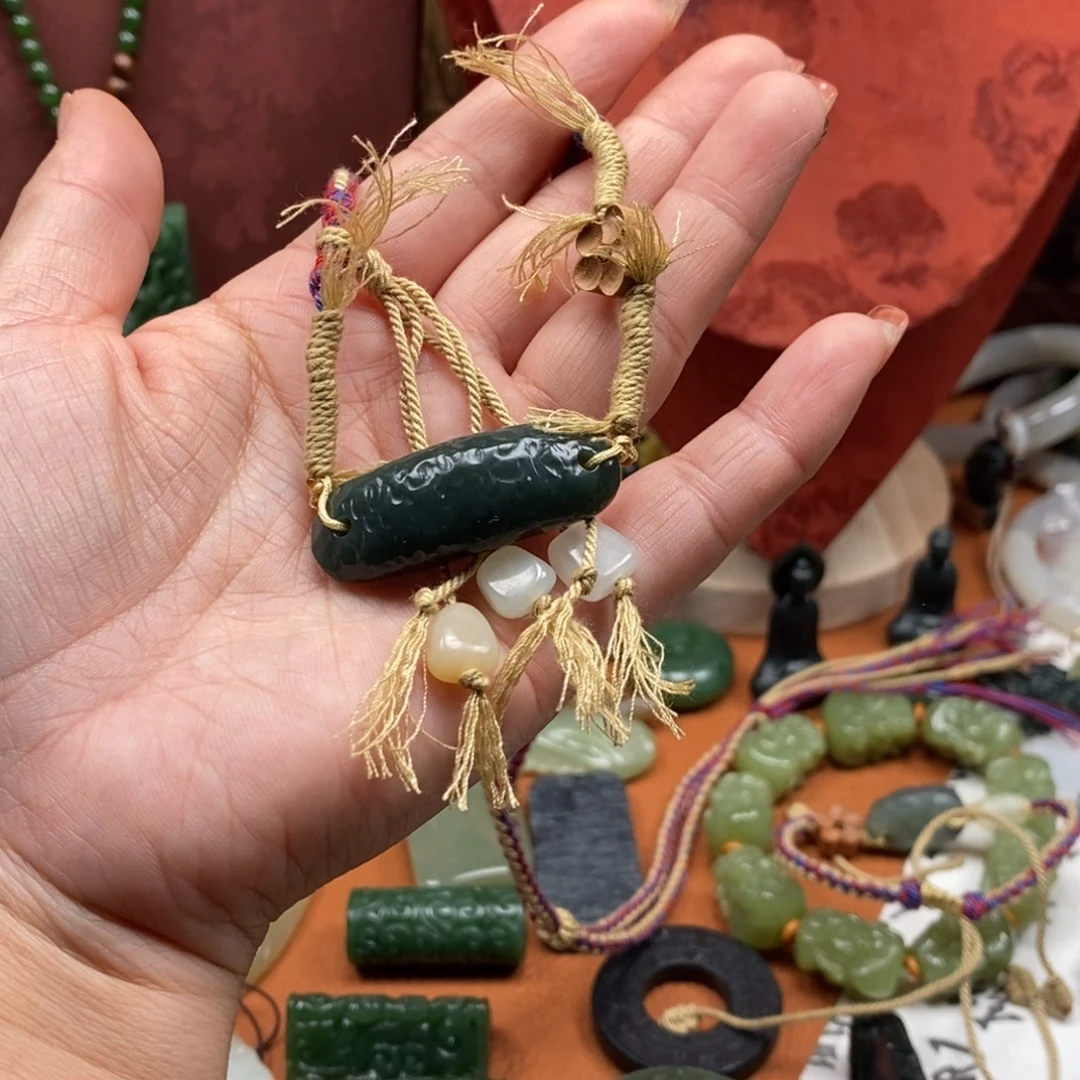 和田玉未镶嵌颈饰