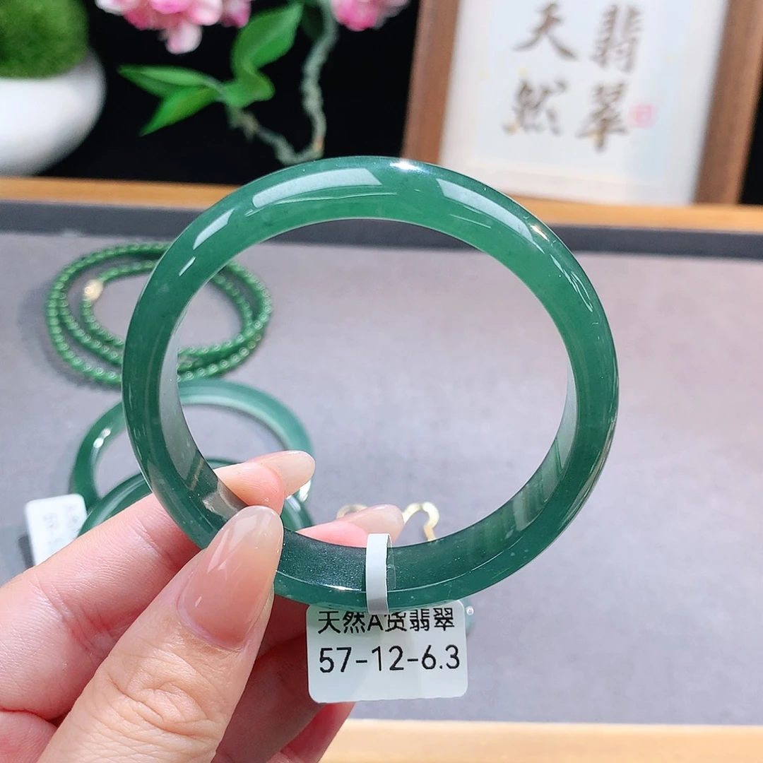 未镶嵌手镯（圆镯）翡翠