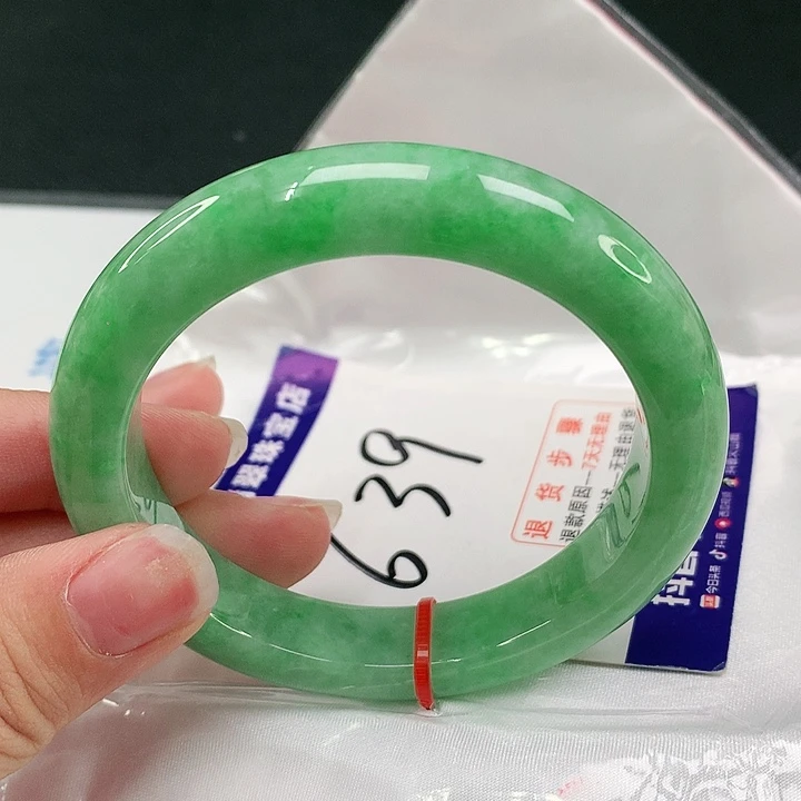 翡翠手镯未镶嵌翡翠