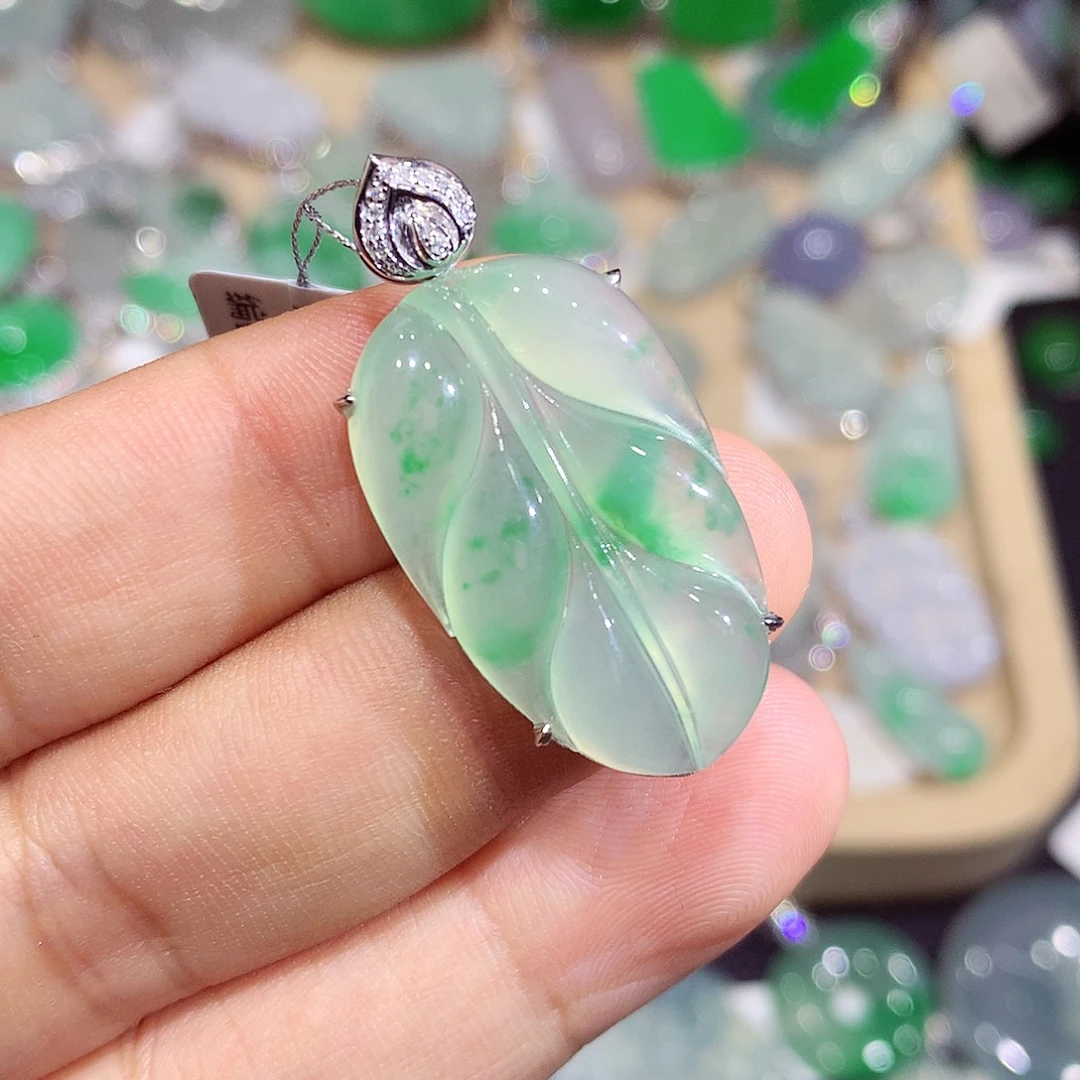 翡翠18K金镶嵌颈饰