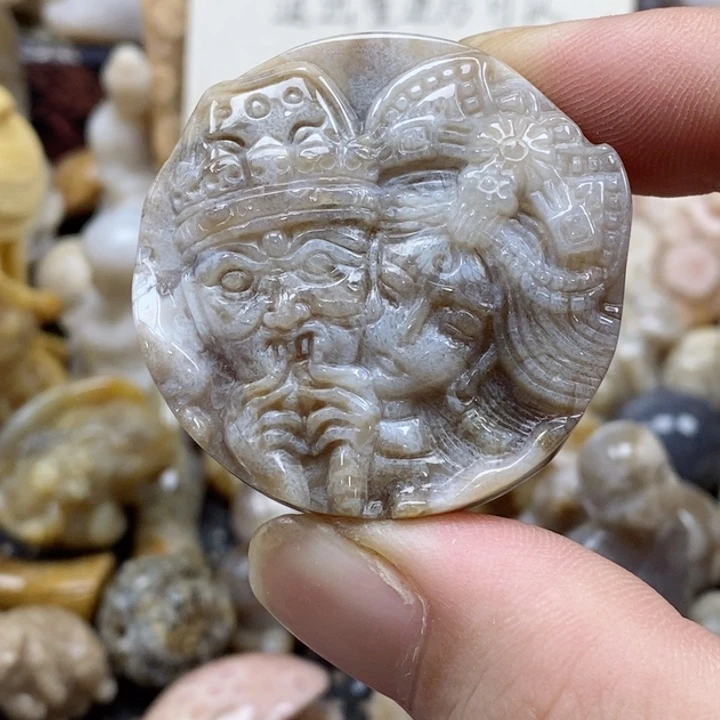 颈饰未镶嵌硅化珊瑚（珊瑚玉）